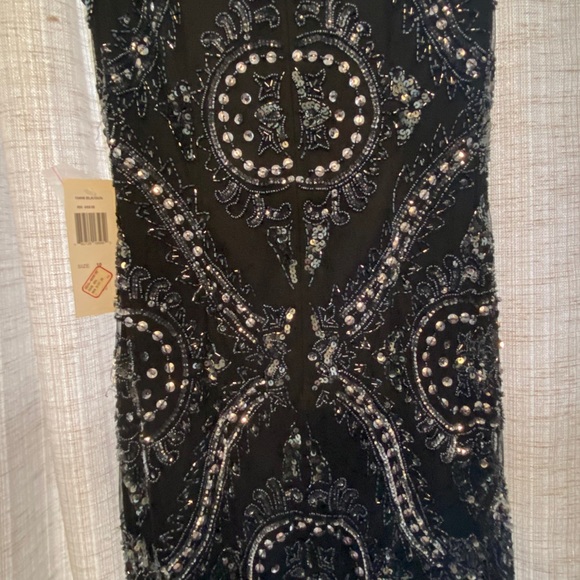 Black dress, full sequence. NEVER WORN WITH TAGS - Picture 4 of 5